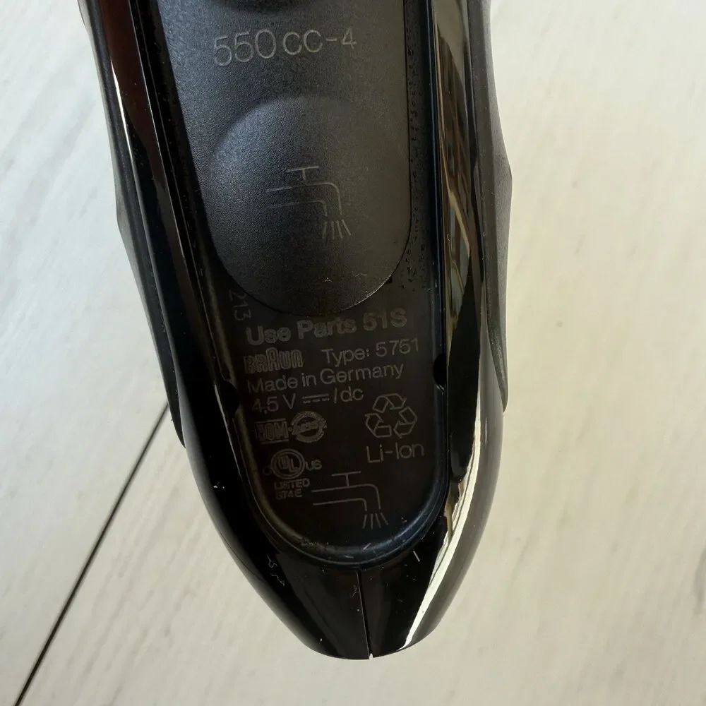 Braun Series 5 550cc-4 Electric Shaver/Charger/Cleaning Dock & Case Needs Blades